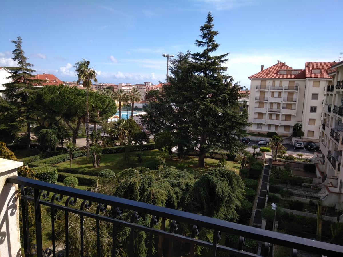 Condominio Ariazzurra S. Bart. Сан-Бартоломео-аль-Маре Экстерьер фото